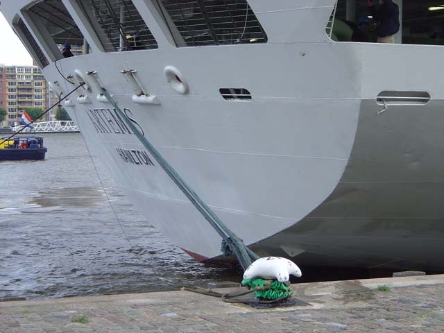 Cruiseschip ms Artemis van P&O aan de Cruise Terminal Rotterdam